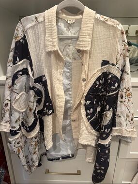 POL 100% Linen Cotton Cream Floral Button-Up Shirt Jacket
